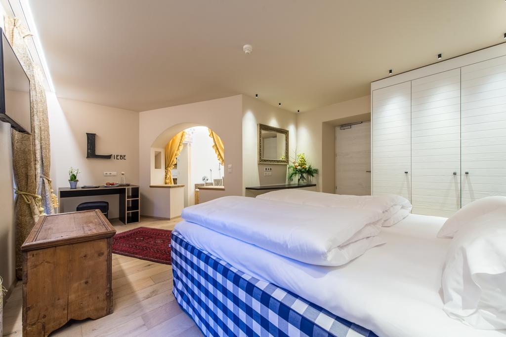 Adler Suite & Stube วิลลาบาสซา ภายนอก รูปภาพ
