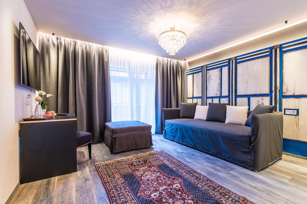 Adler Suite & Stube วิลลาบาสซา ภายนอก รูปภาพ