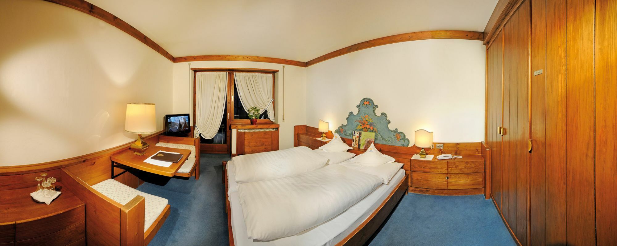 Adler Suite & Stube วิลลาบาสซา ภายนอก รูปภาพ